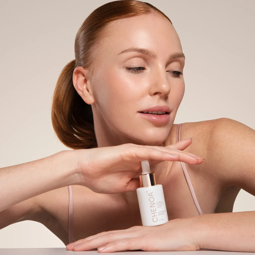 vrouw stralende huid met product van chenoa